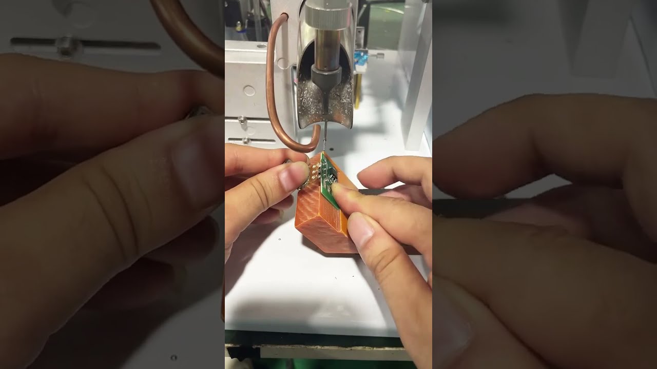 Halvautomatisk lödmaskin för potentiometer och små PLC-kort #fabrik #maskin