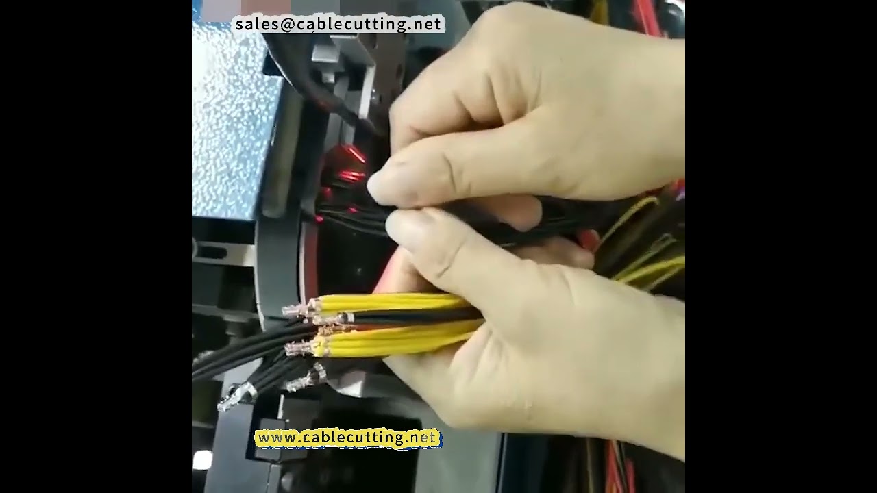 Automatic heat shrinkable tube, automatic feeding, cutting through heat shrinkable tube machine